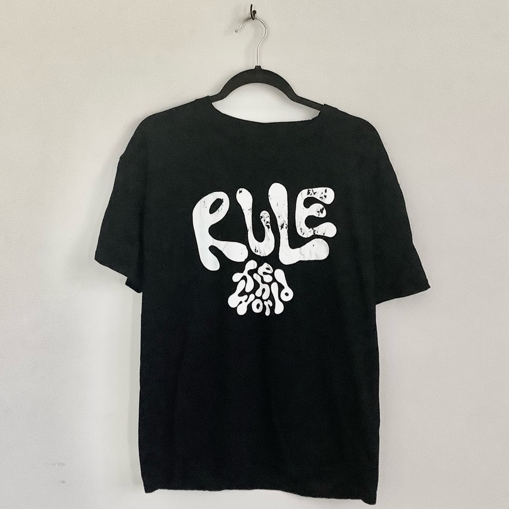 “Rule the world” distressed black crew short sleeve